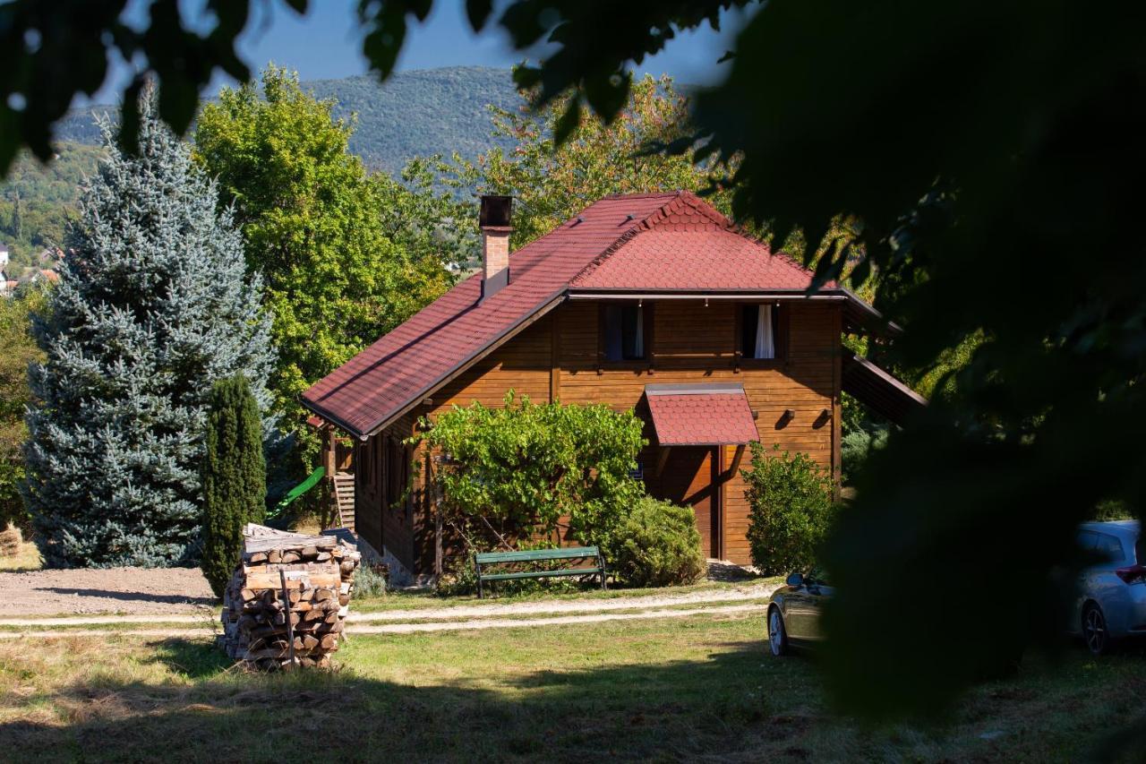 Woodenhouse With Two Apartments Otočac 外观 照片