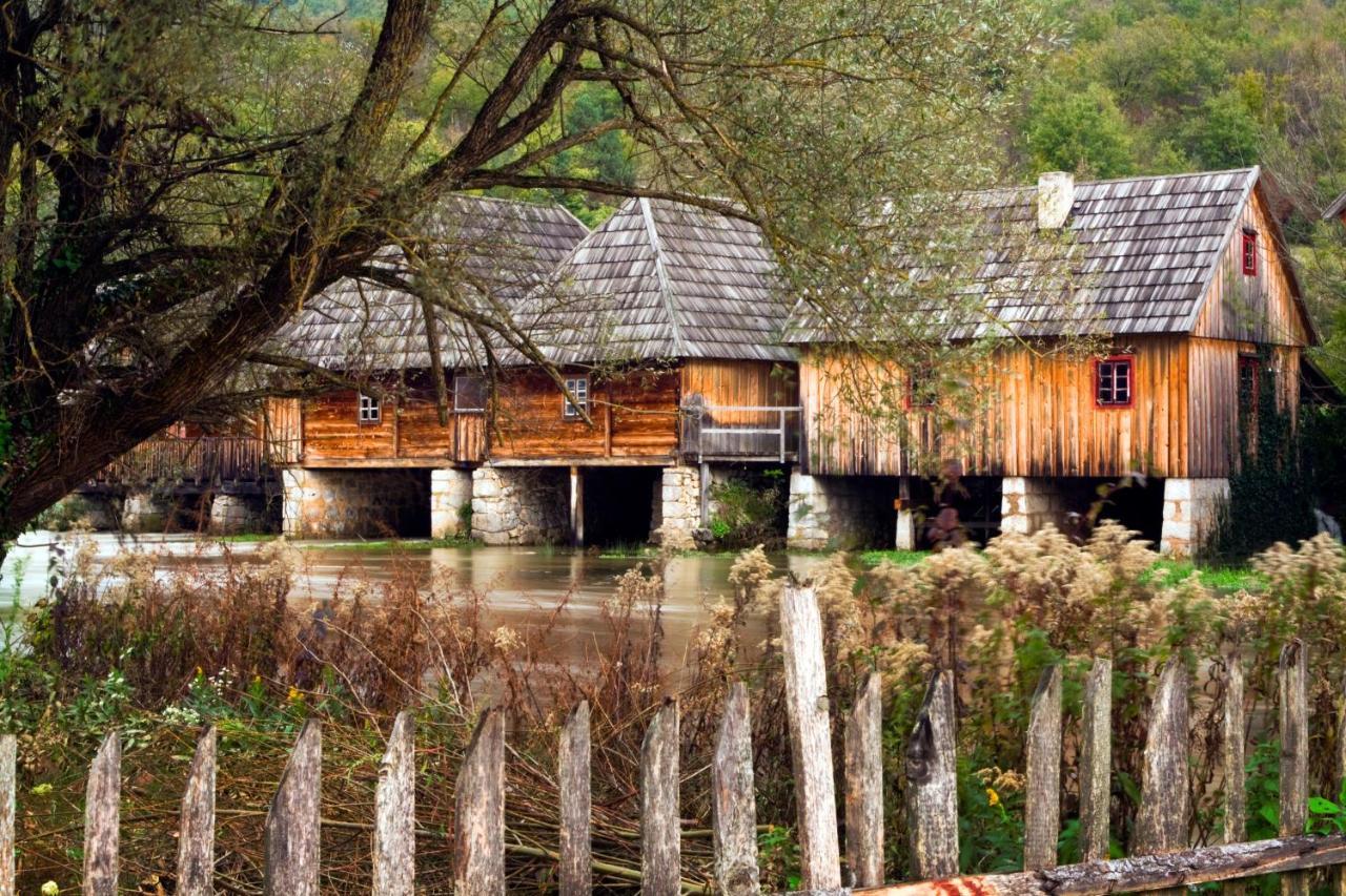 Woodenhouse With Two Apartments Otočac 外观 照片