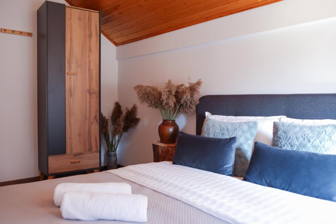 Woodenhouse With Two Apartments Otočac 外观 照片
