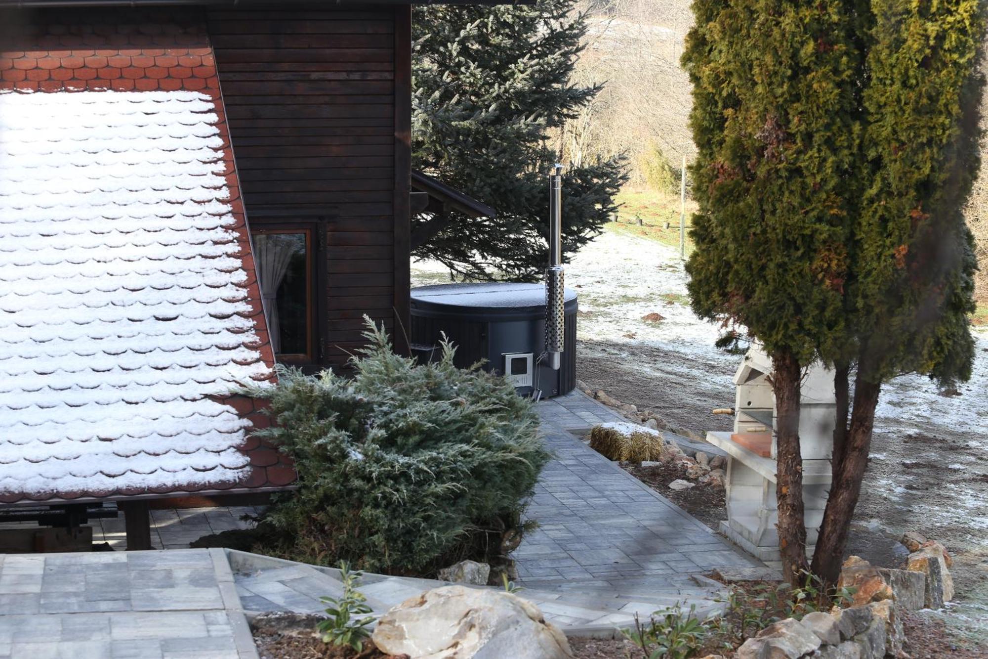 Woodenhouse With Two Apartments Otočac 外观 照片