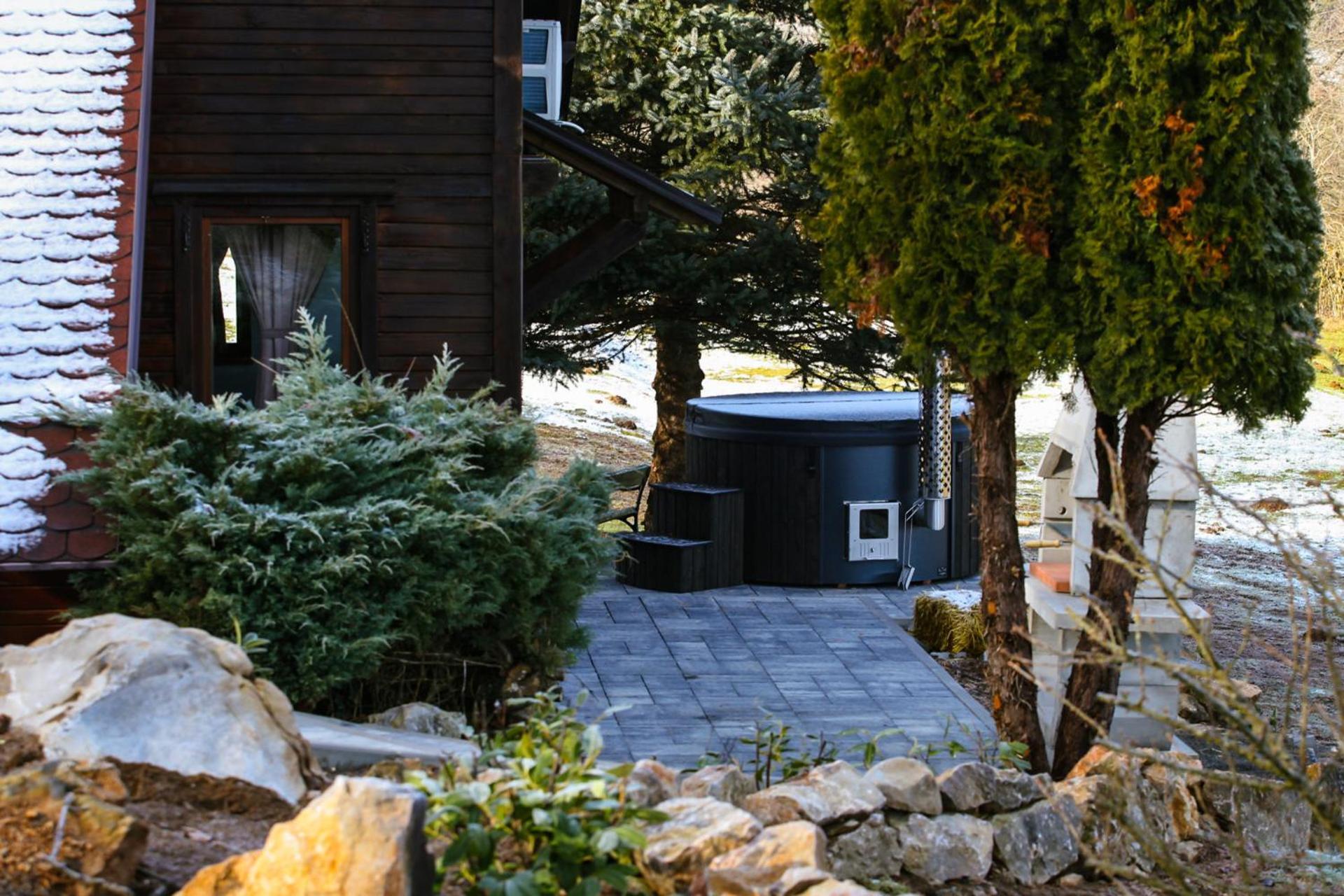 Woodenhouse With Two Apartments Otočac 外观 照片