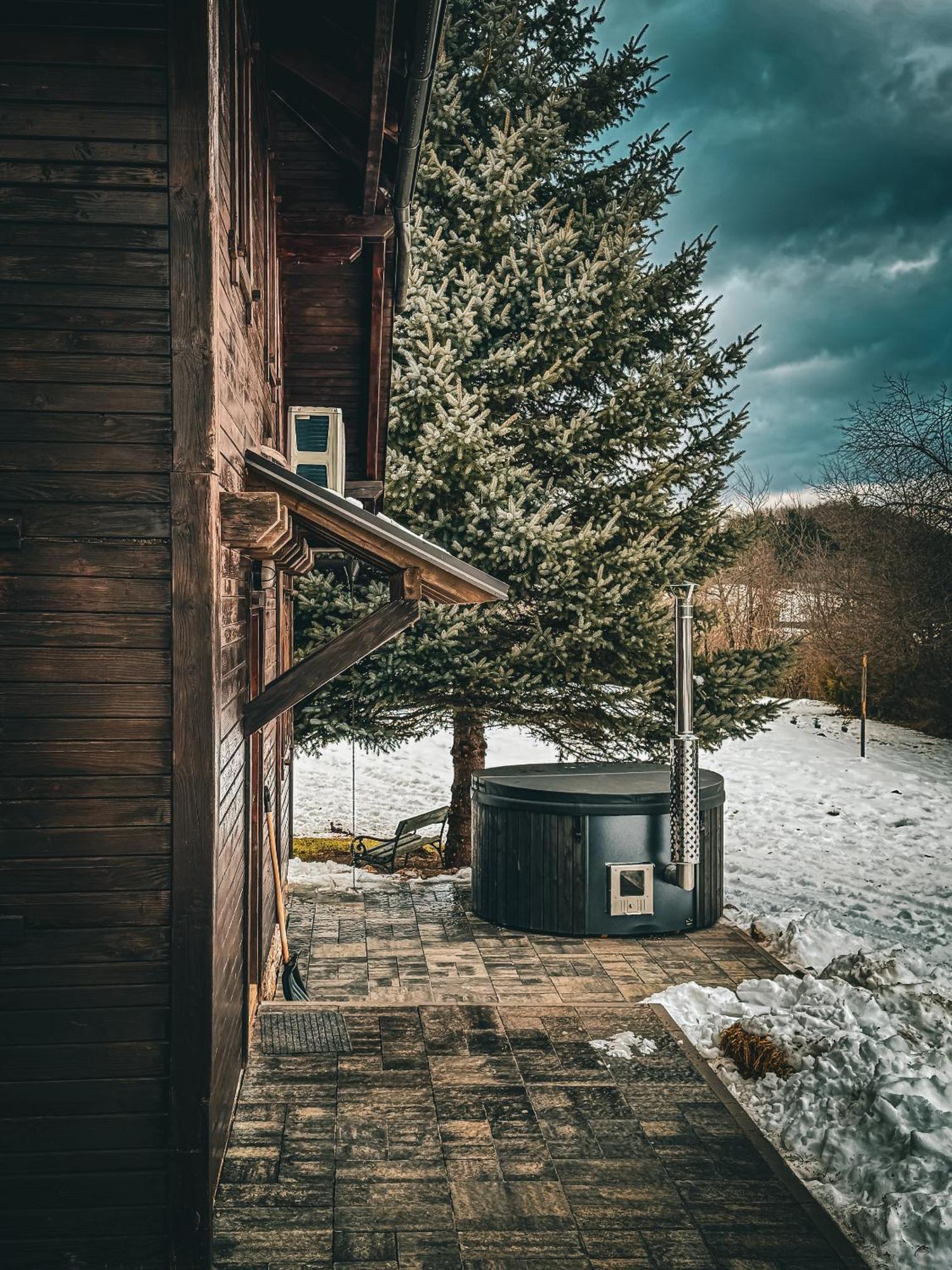 Woodenhouse With Two Apartments Otočac 外观 照片