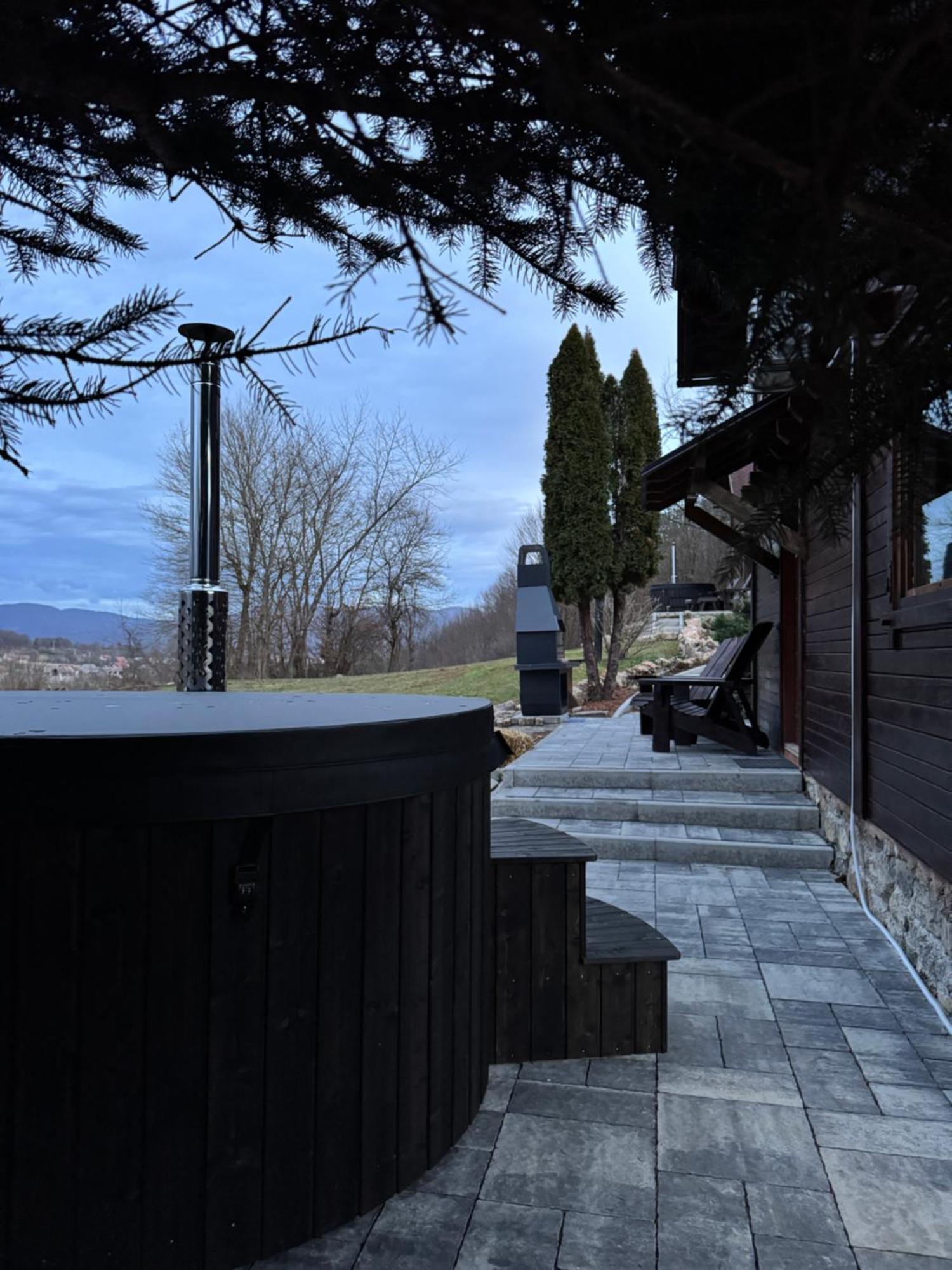 Woodenhouse With Two Apartments Otočac 外观 照片