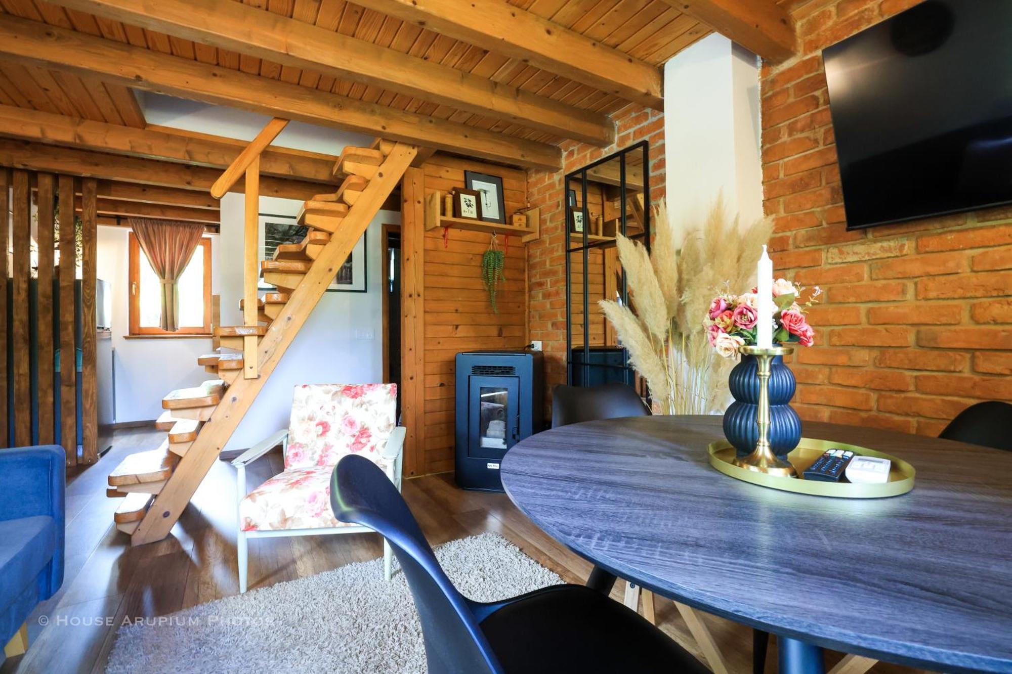 Woodenhouse With Two Apartments Otočac 外观 照片