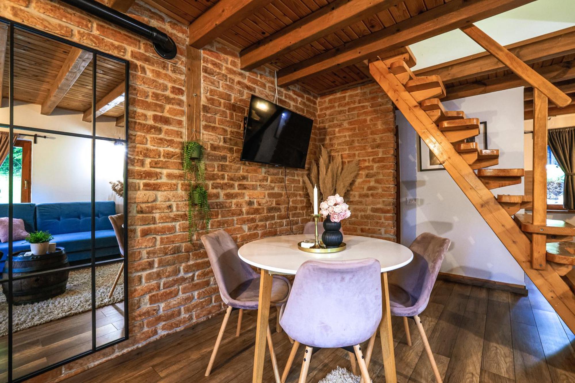 Woodenhouse With Two Apartments Otočac 外观 照片