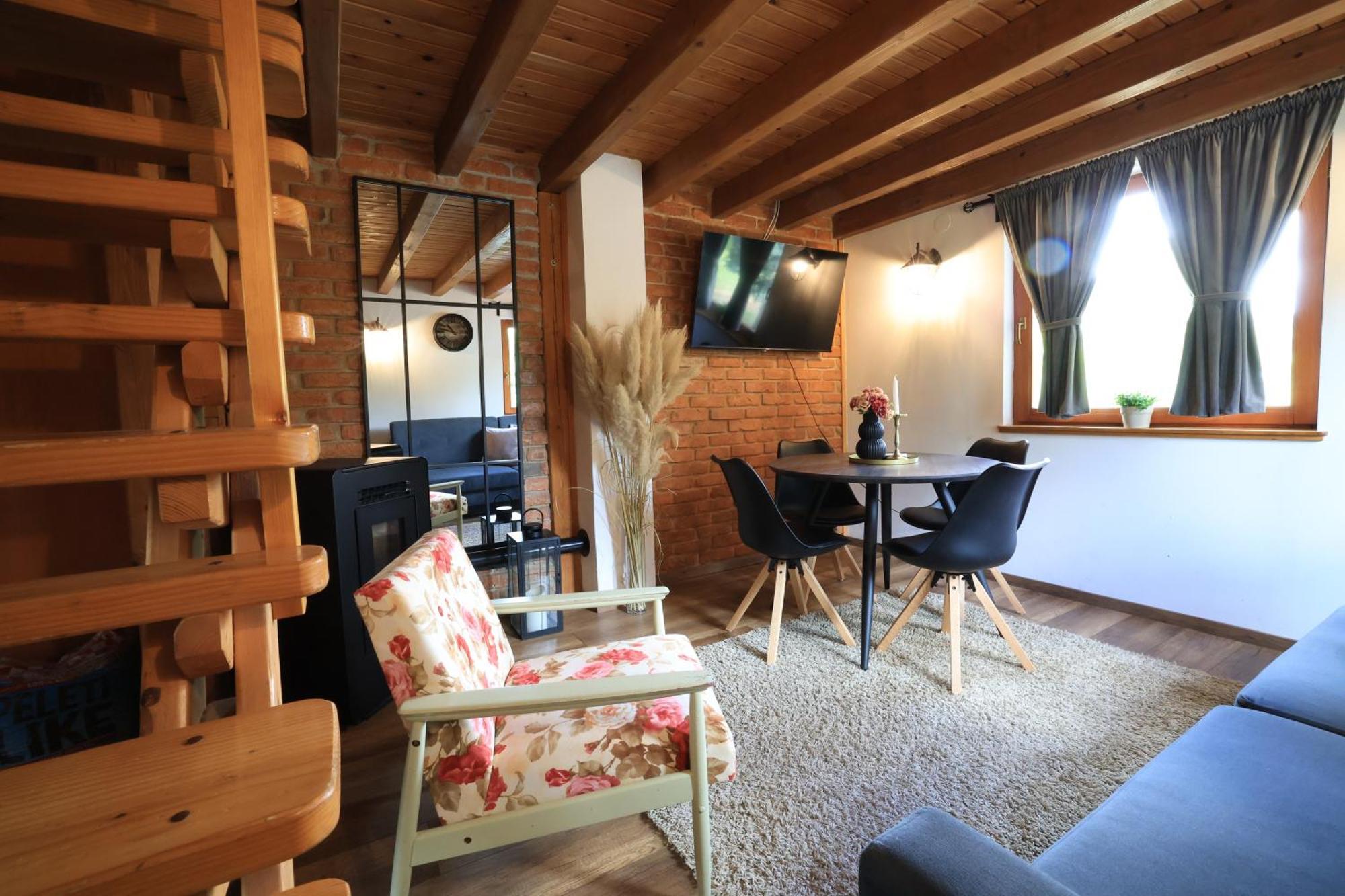 Woodenhouse With Two Apartments Otočac 外观 照片