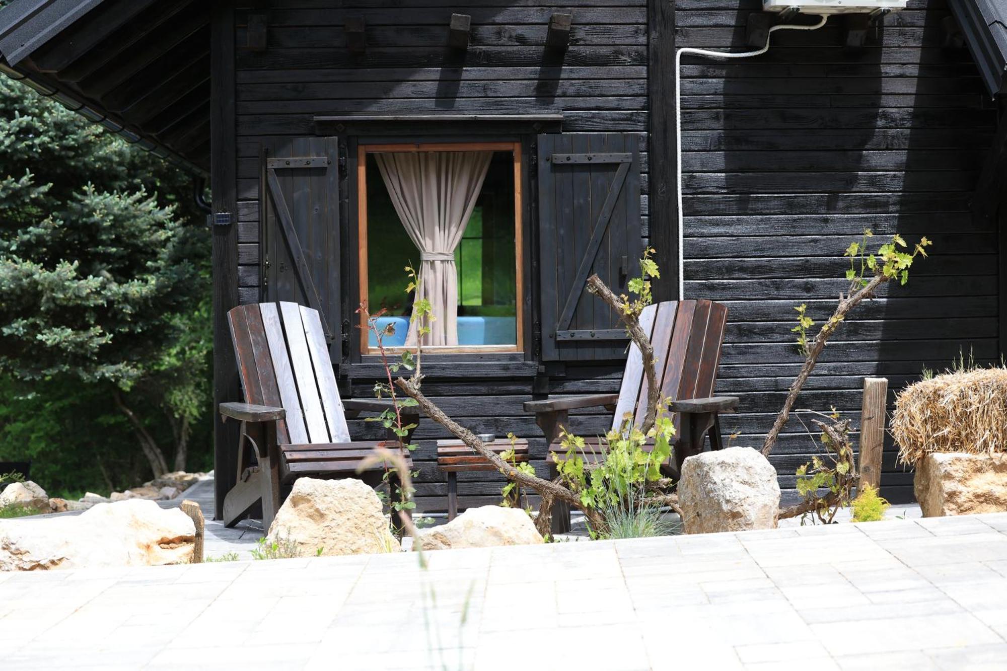 Woodenhouse With Two Apartments Otočac 外观 照片