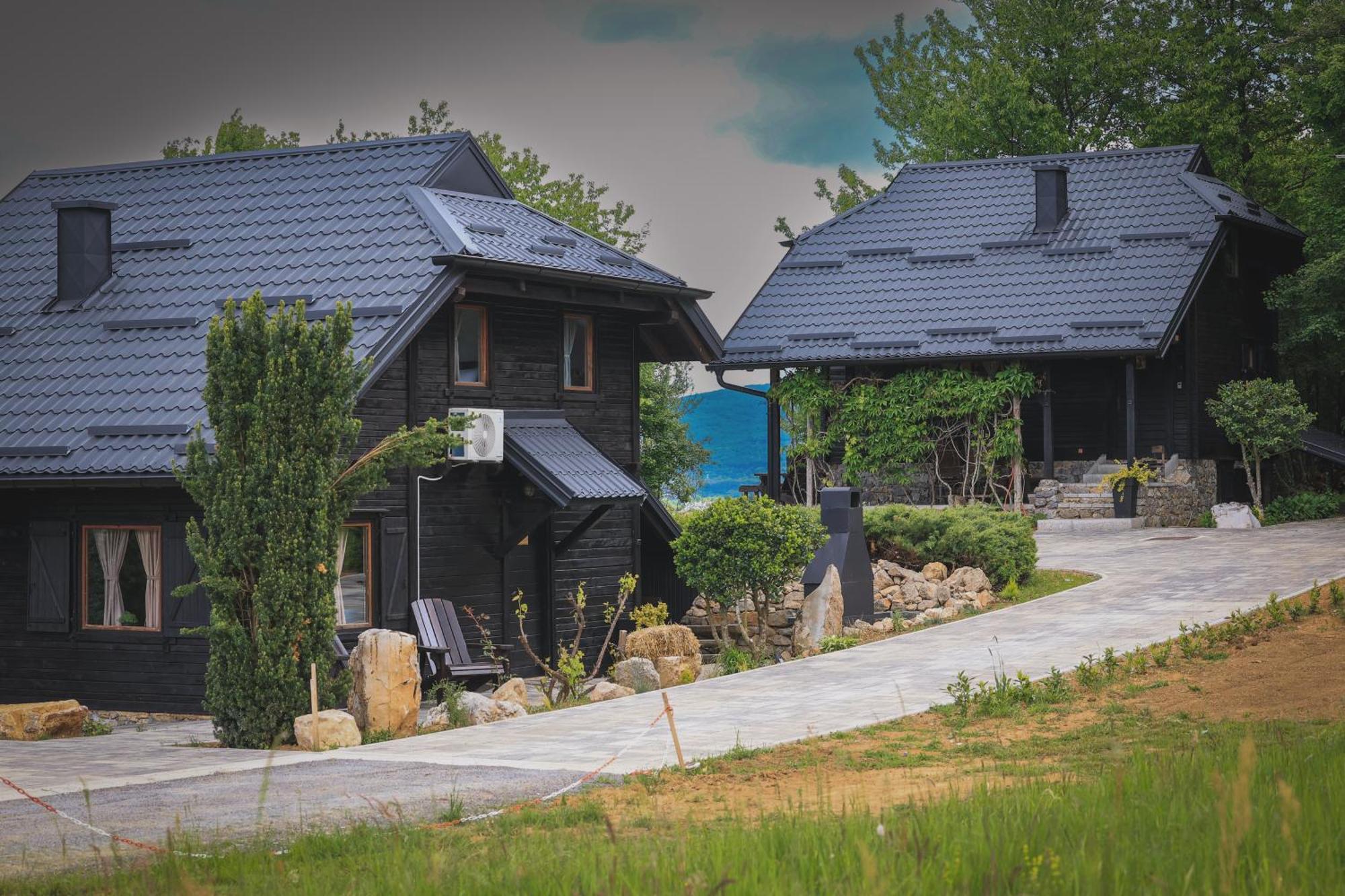 Woodenhouse With Two Apartments Otočac 外观 照片