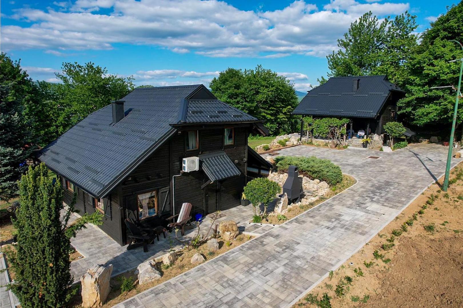 Woodenhouse With Two Apartments Otočac 外观 照片
